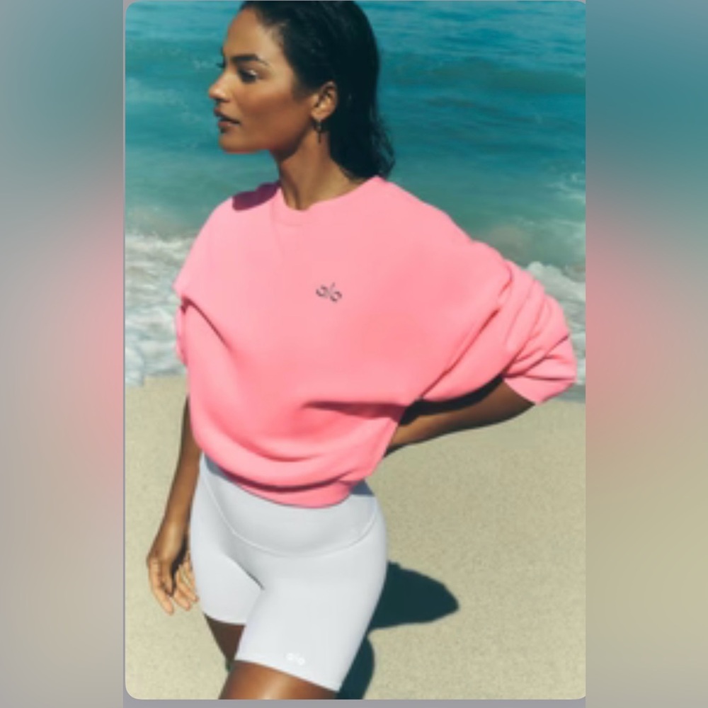 ALO Yoga  neon bubblegum Cropped accolade Sweatshirt